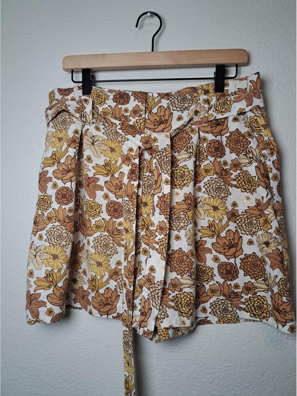 C&C California Short Womens Size 10 Floral Linen Blend High Wasit Retro Paperbag